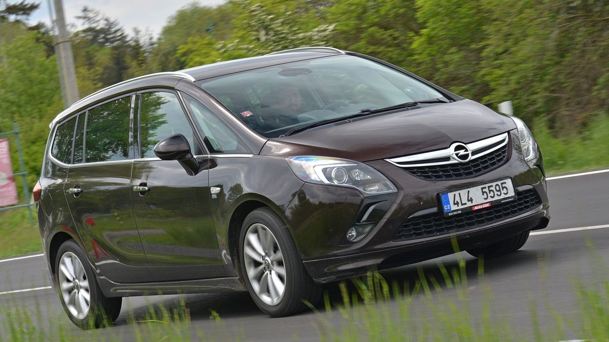 Kupujeme rodinné auto s utaženým rozpočtem: Slušná ojetá MPV do 250 000 Kč se sehnat dají a nemusí to být pasti